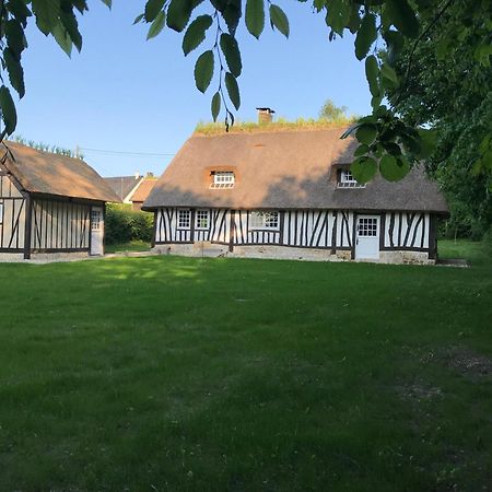 La Gloriette Gite Situe Dans La Propriete Dun Magnifique Manoir Vatteville Exterior photo