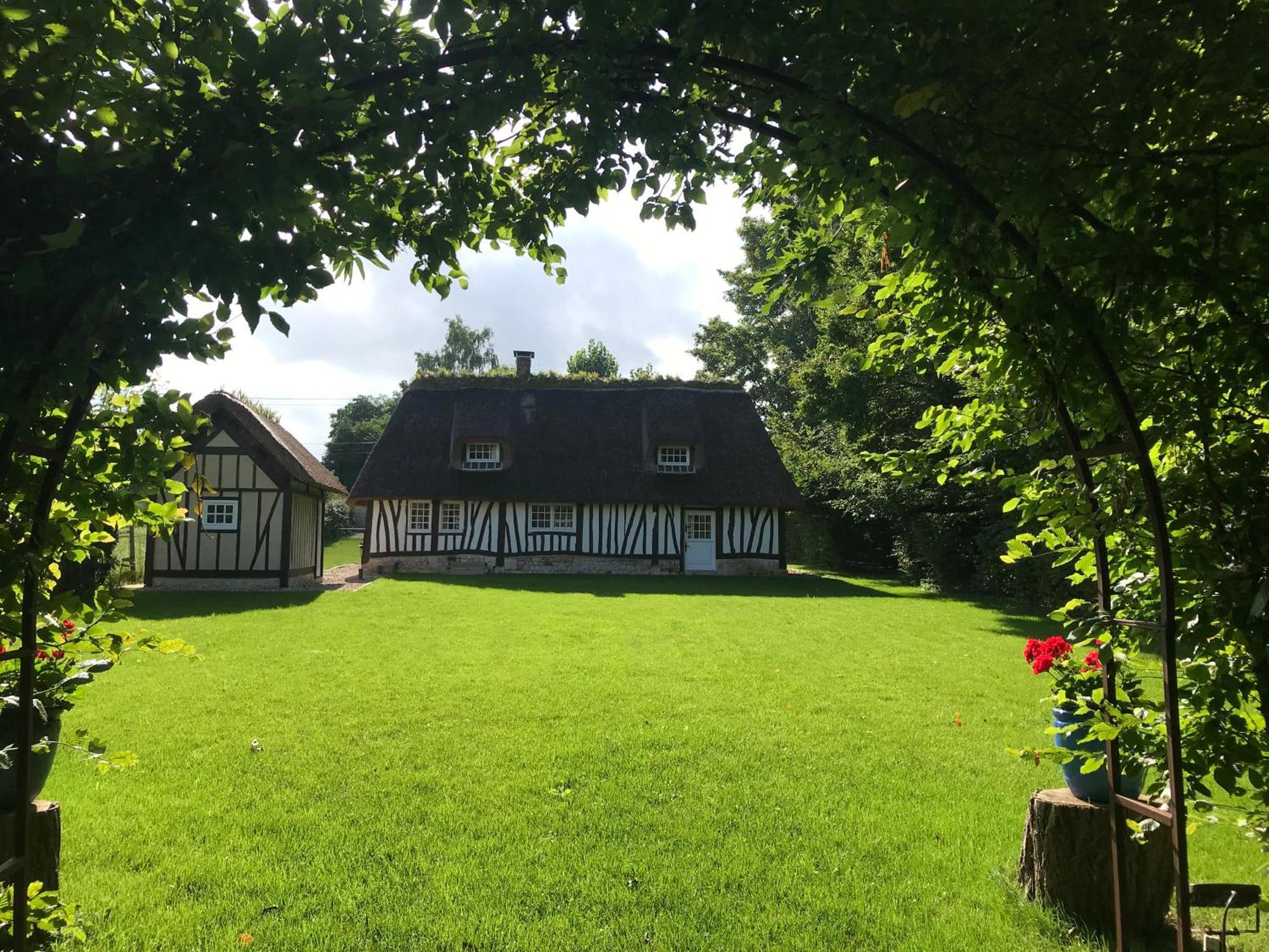 La Gloriette Gite Situe Dans La Propriete Dun Magnifique Manoir Vatteville Exterior photo